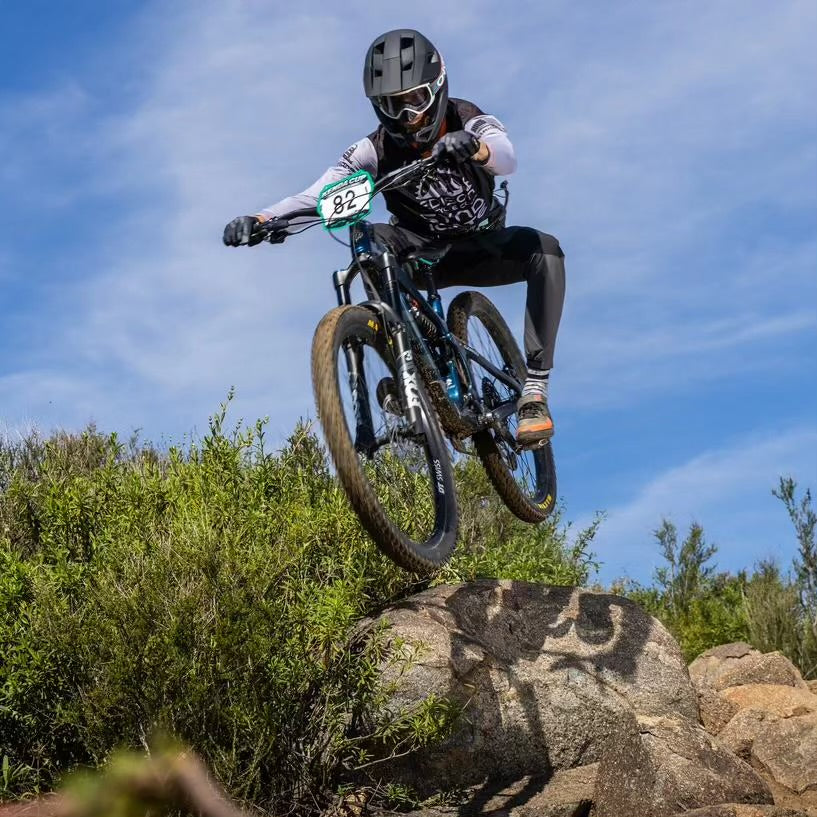 100 helm downhill 100% ALTIS Helmet Grey XS/SM – EdisonCycleCo